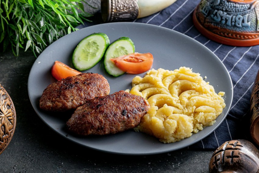 Тефтели с макаронами