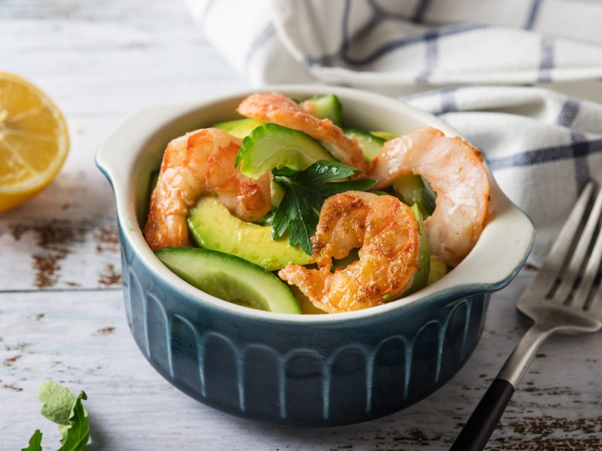 Салат с чукой и креветками