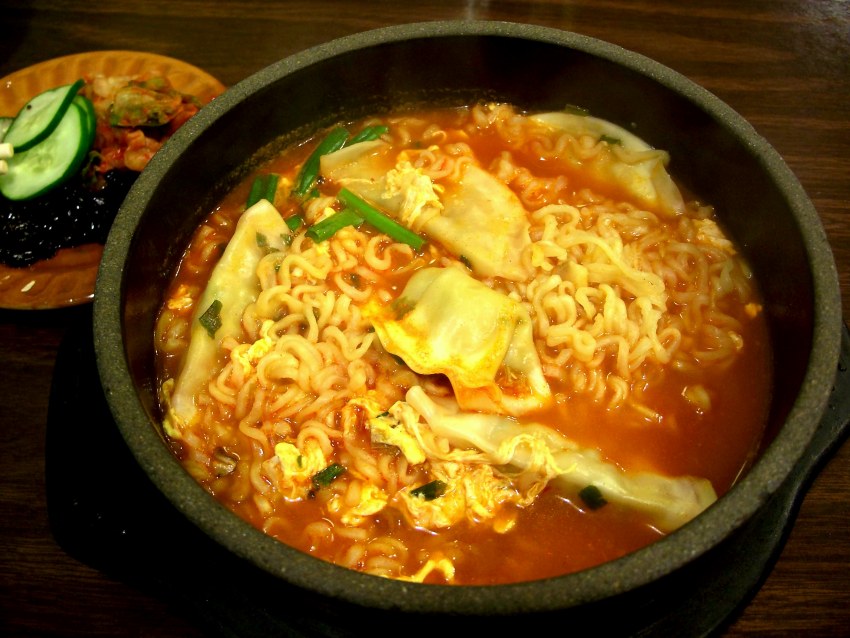 Корейская еда кимчи рамён