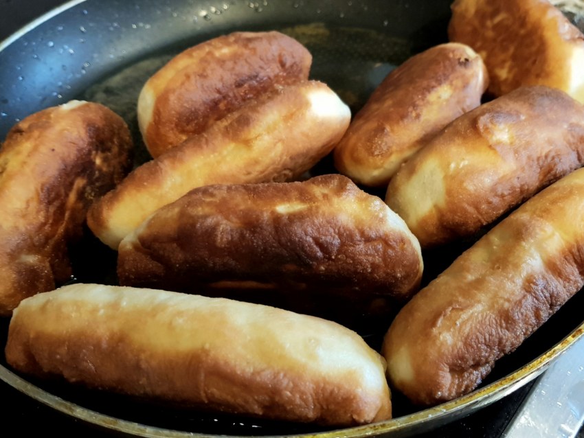 Пирожки жареные на сковороде