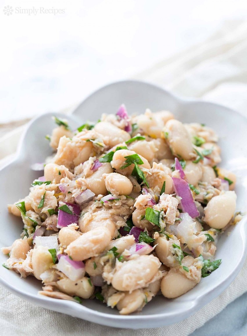 Салат с фасолью и курицей