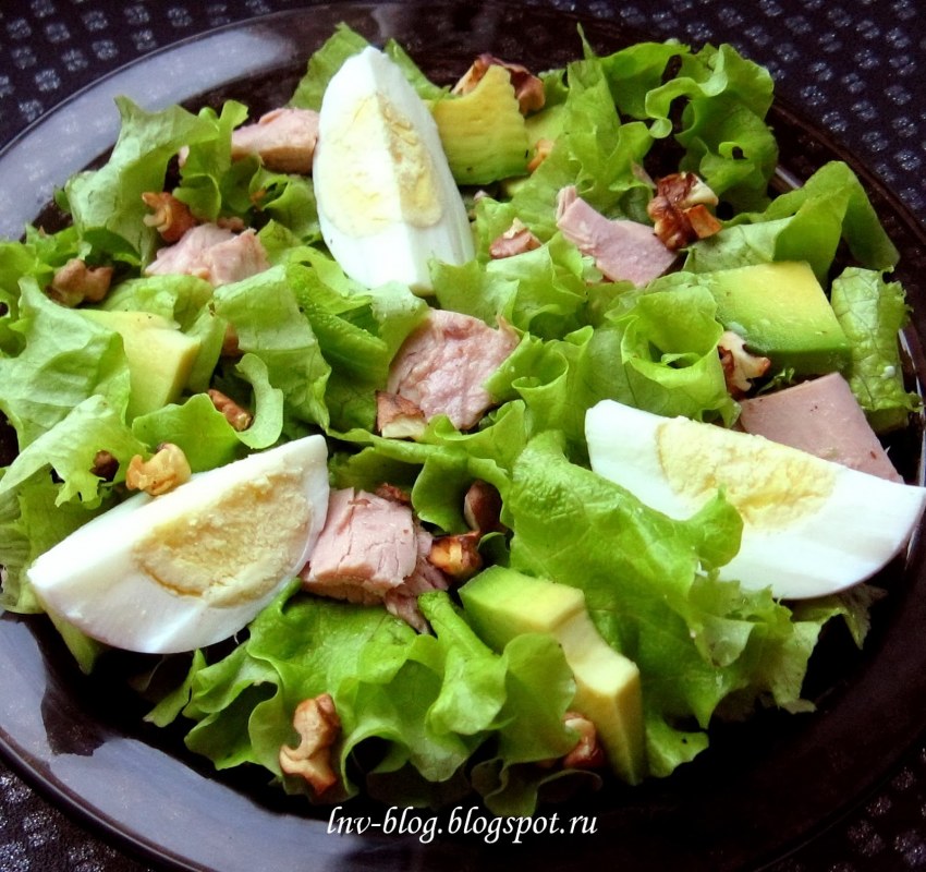 Салат с тунцом и кукурузой