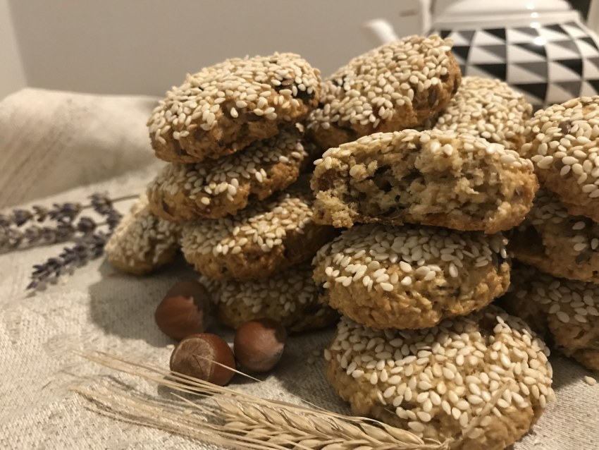 Печенье из кукурузной муки с кунжутом
