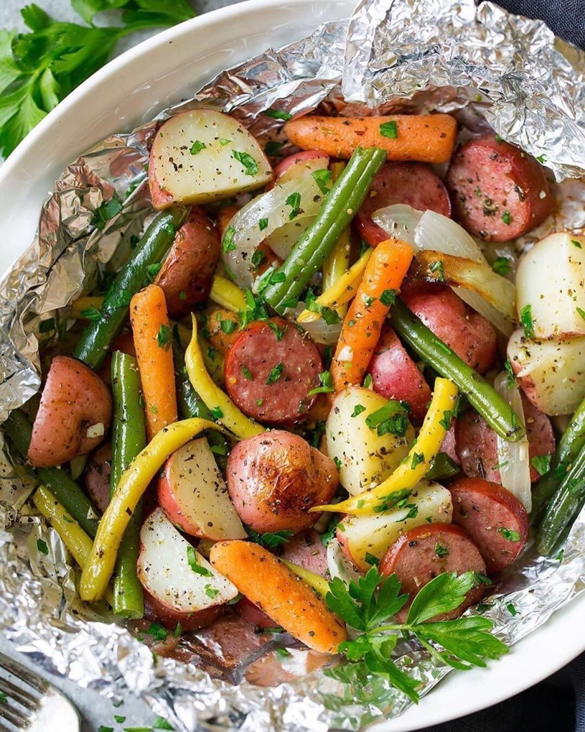 Купаты в духовке с овощами