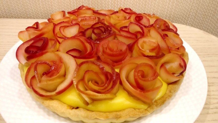 Пирог с розочками из яблок