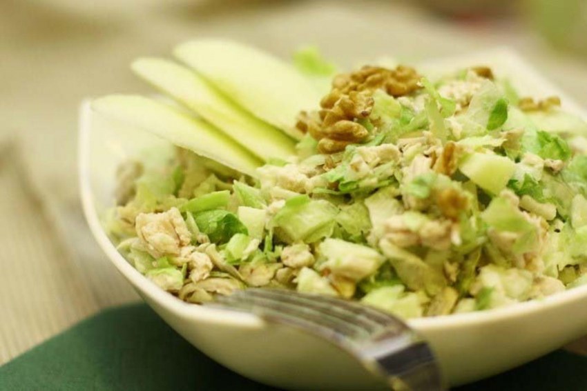 Салат с сельдереем и куриной грудкой