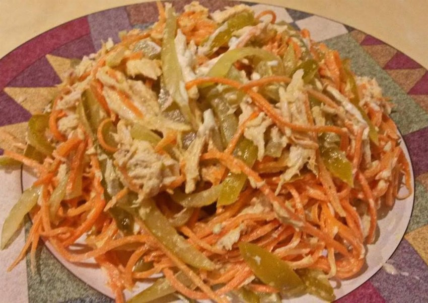 Обжорка с курицей и корейской морковью
