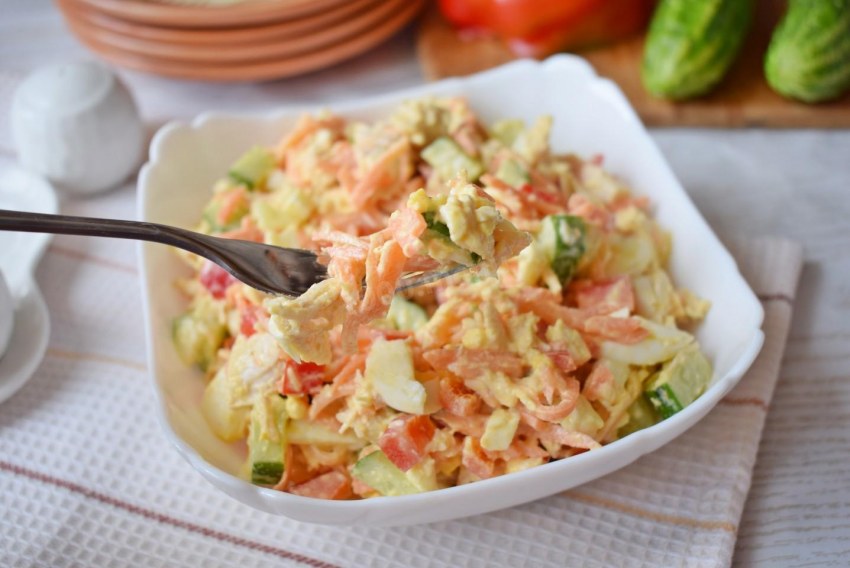 Салат с корейской морковью и курицей и грибами