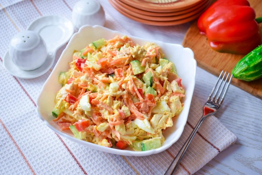 Салат с куриной грудкой и корейской морковкой