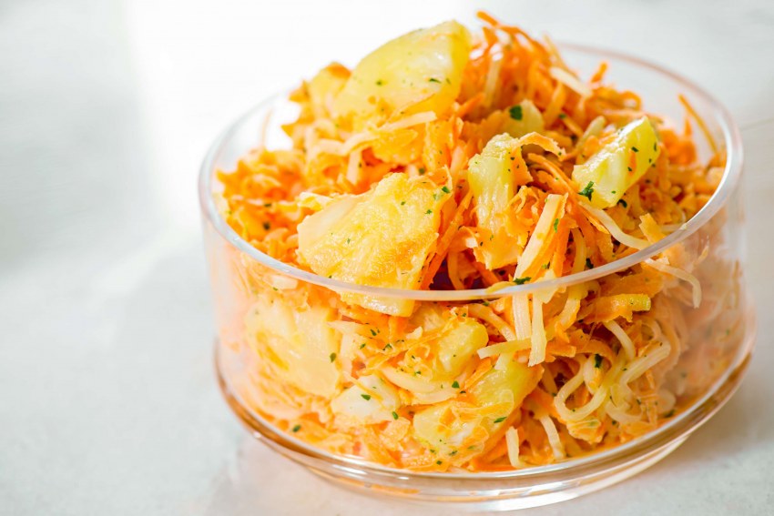 Салат из курицы с грибами и корейской морковью