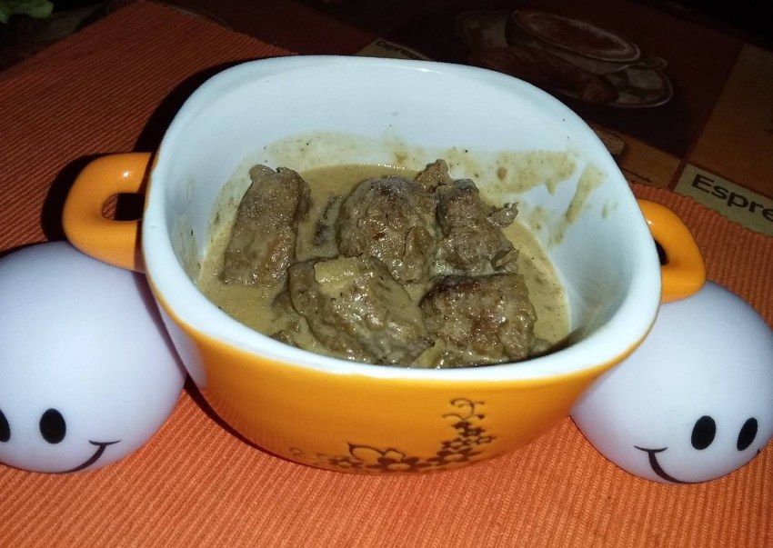 Печенка тушеная с луком и морковью