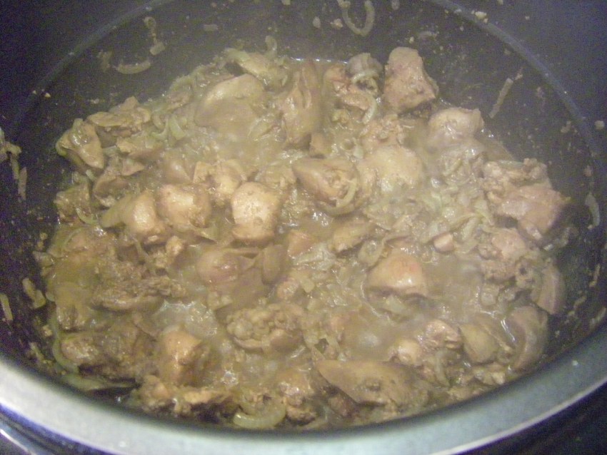 Печень куриная тушеная со сливками