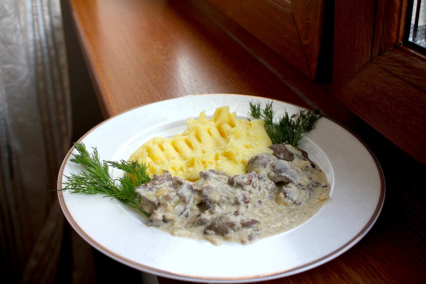 Куриная печень с подливкой