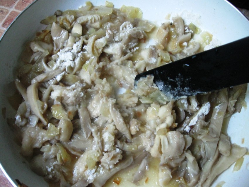 Луково грибной соус