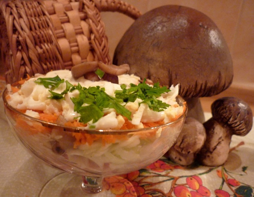Салат с фасолью и опятами маринованными