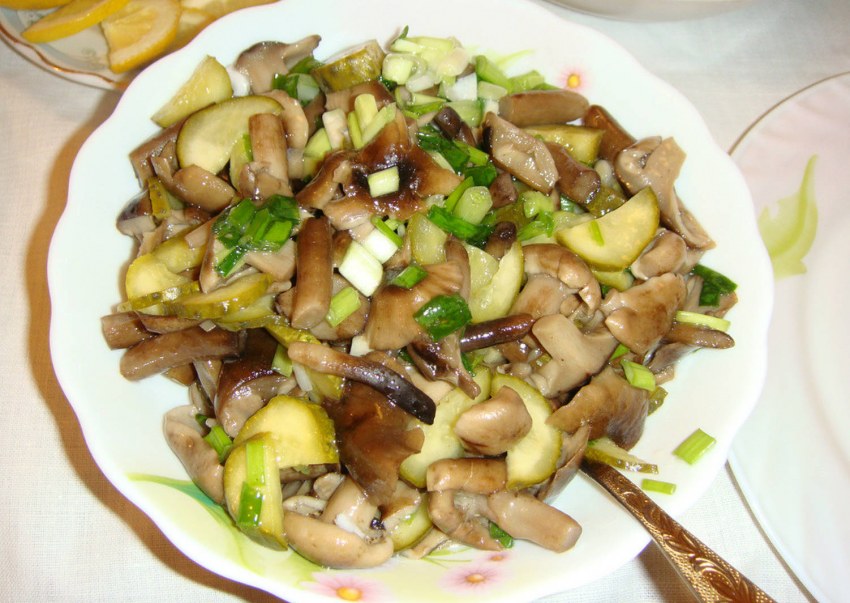 Салат из соленых грибов