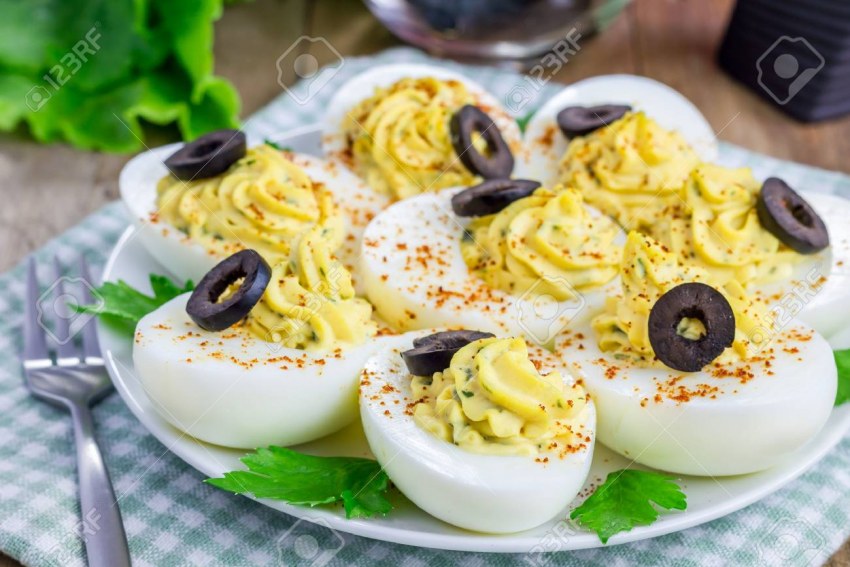 Яйца фаршированные фуагрой