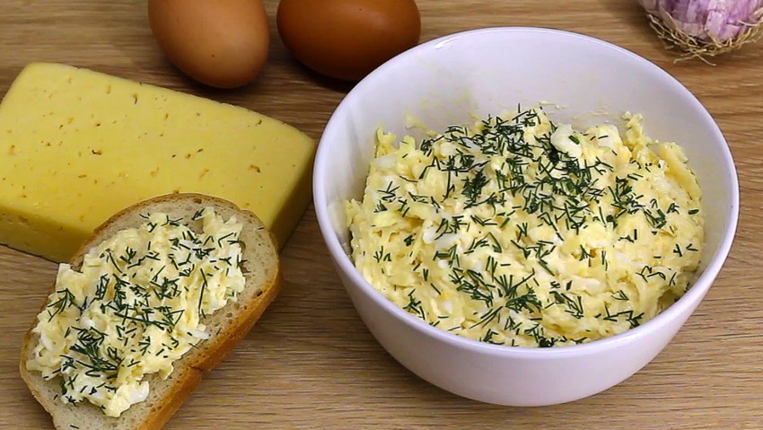 Фаршированные яйца с копченым лососем