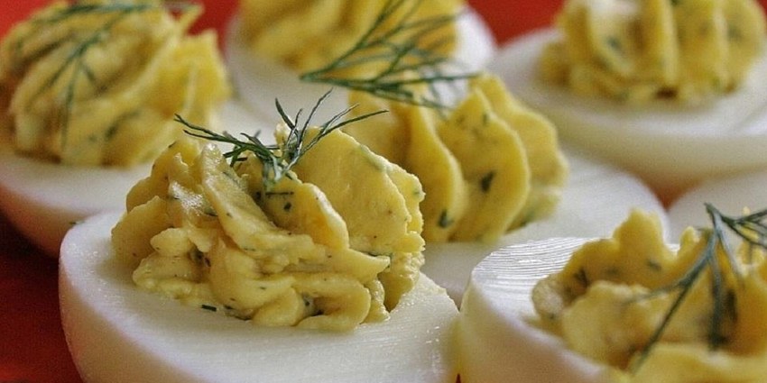 Фаршированные яйца с сыром
