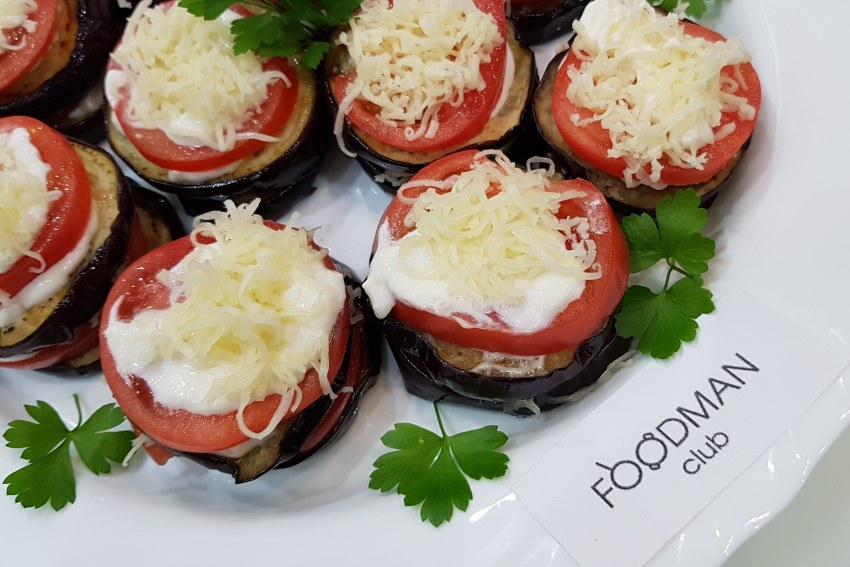 Башенки из баклажанов с помидорами