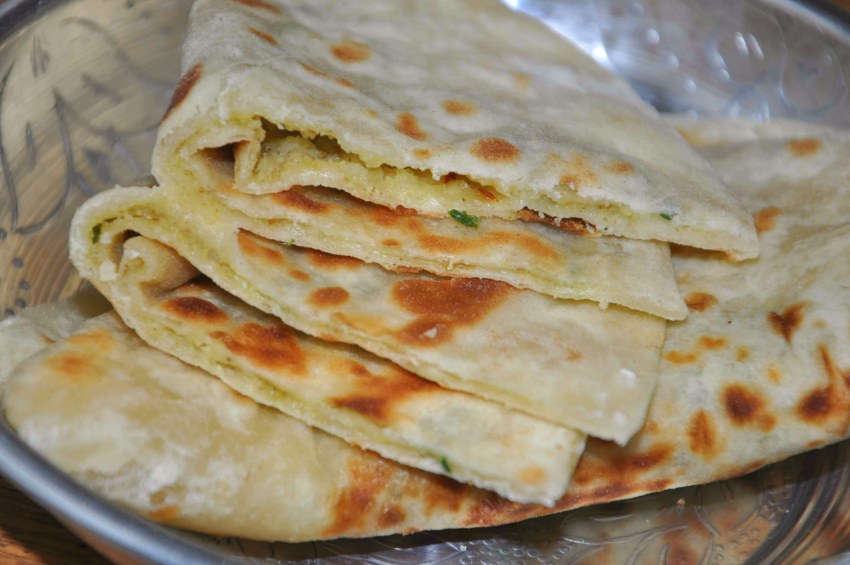 Алу паратха индийские лепешки с картофельной начинкой