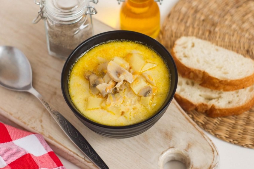 Жульен с курицей и грибами в тарталетках со сливками