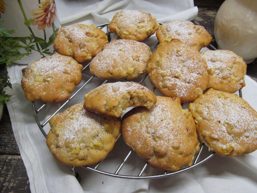 Рецепт мягкого печенья с яблоками и изюмом