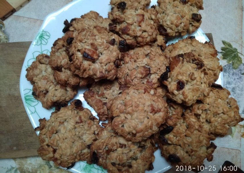 Овсяное печенье с курагой