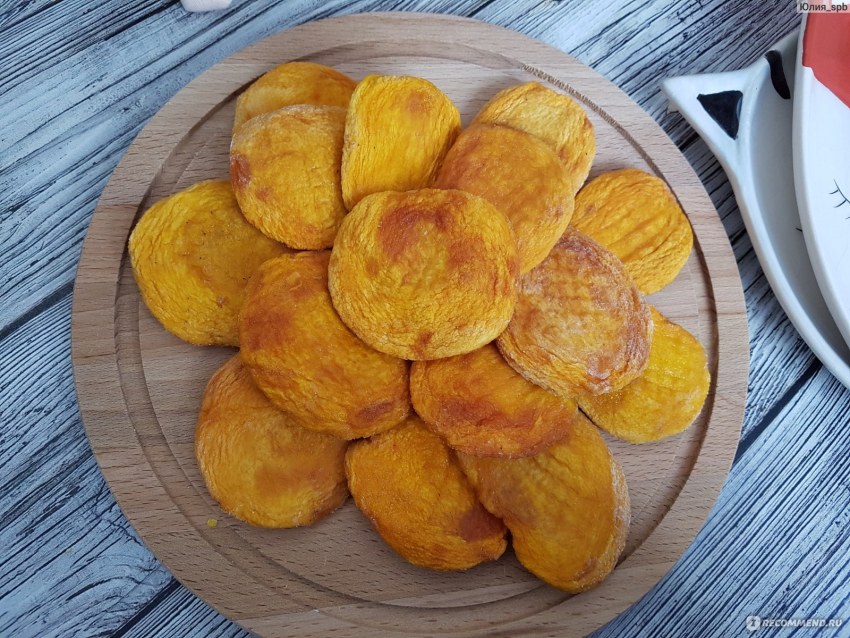 Круглый сухофрукт внутри с ямкой