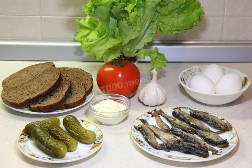 Гренки со шпротами и яйцом