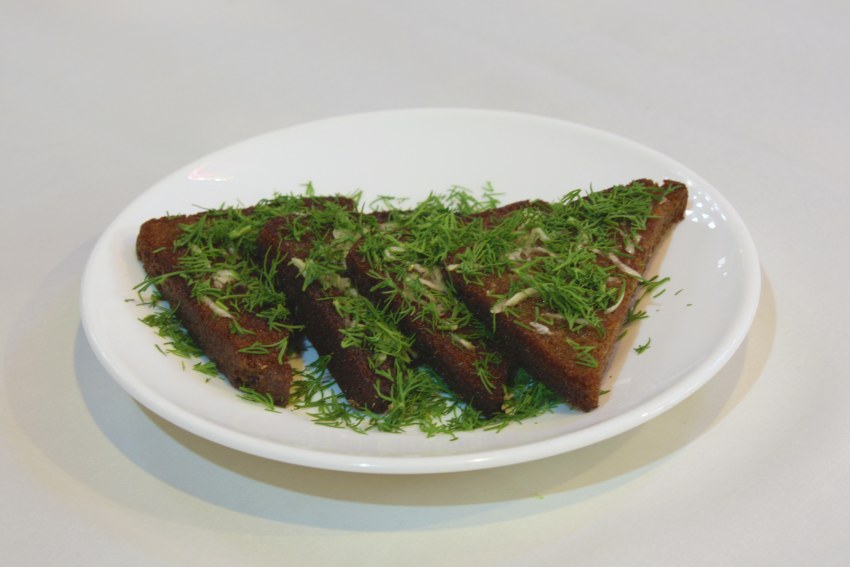 Гренки со шпротами и чесноком