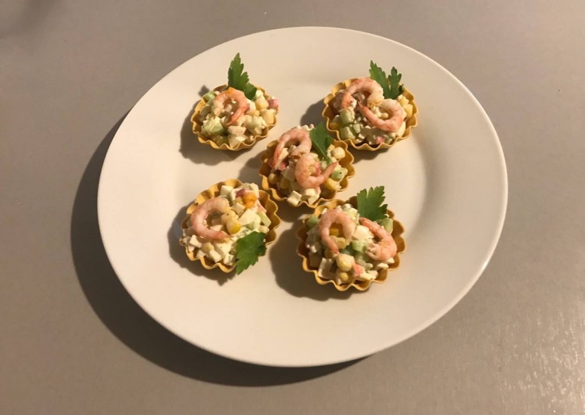 Лодочки из авокадо с крабовым мясом