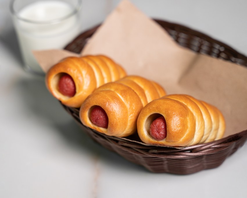 Пирог с сосисками и сыром