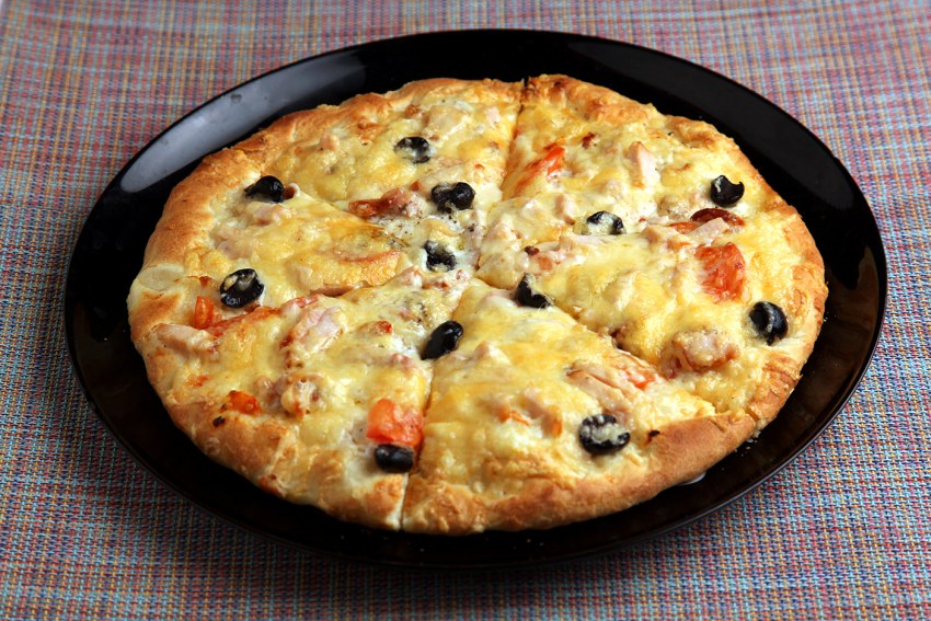 Пицца с ананасами