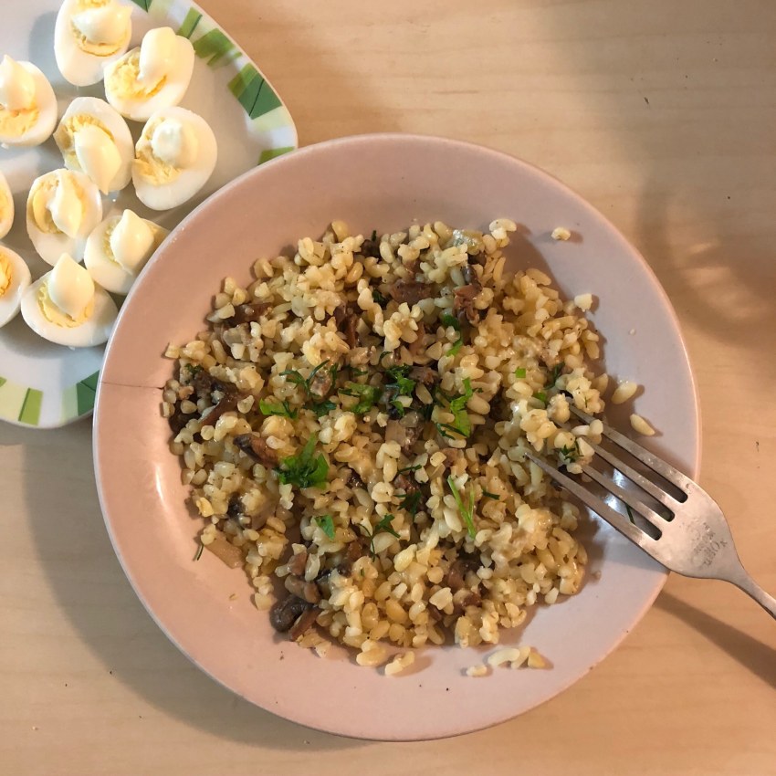 Булгур с яйцом и сыром
