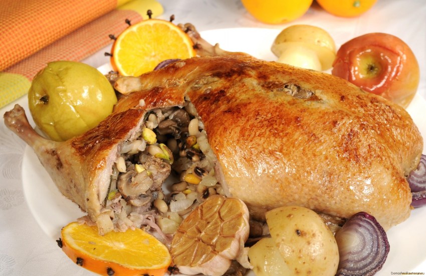 Фаршированная курица в духовке