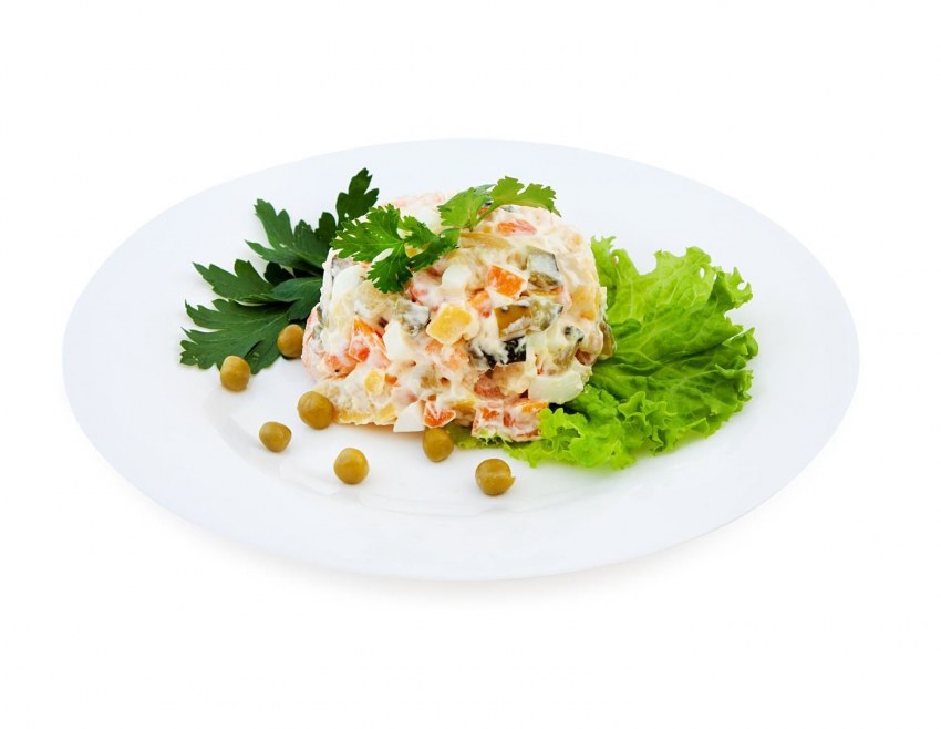 Салат Оливье с куриной грудкой