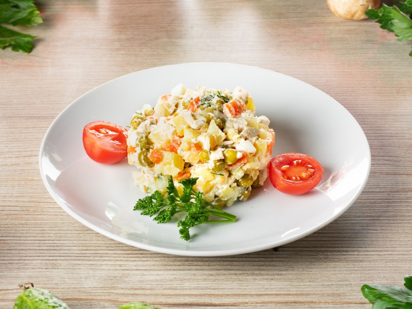 Мясной салат Оливье