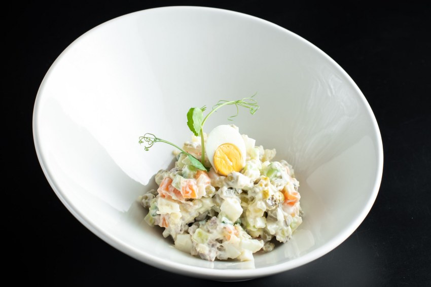 Салат столичный классический с курицей