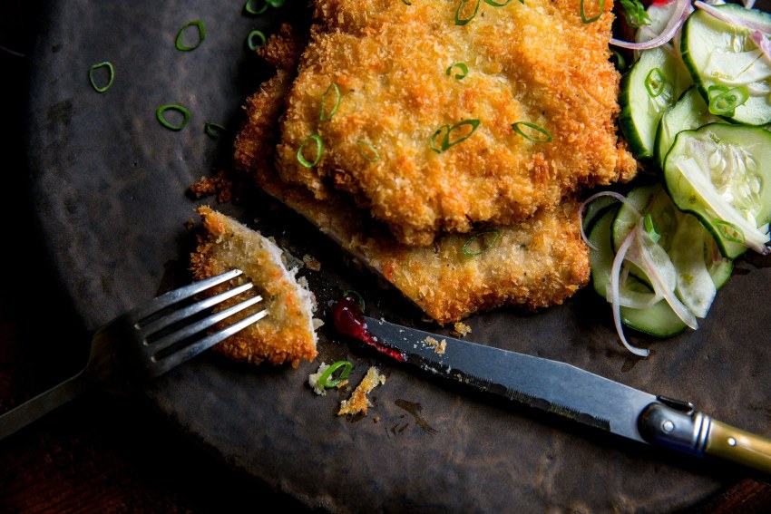 Отбивные из куриного филе в кляре