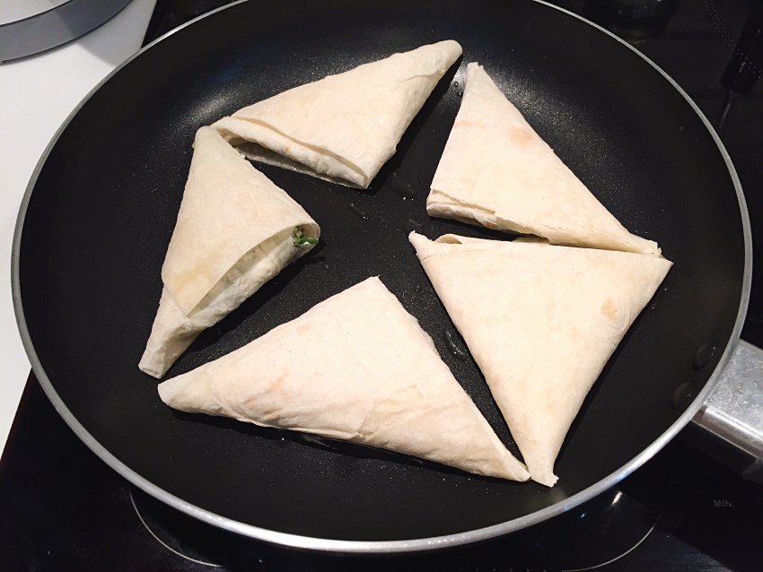 Вкусные треугольники из лаваша на скорую руку с картошкой и сыром
