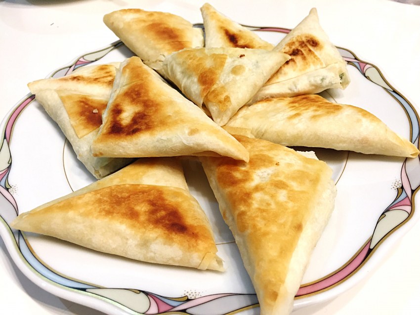 Рулетики из лаваша с сыром на сковороде