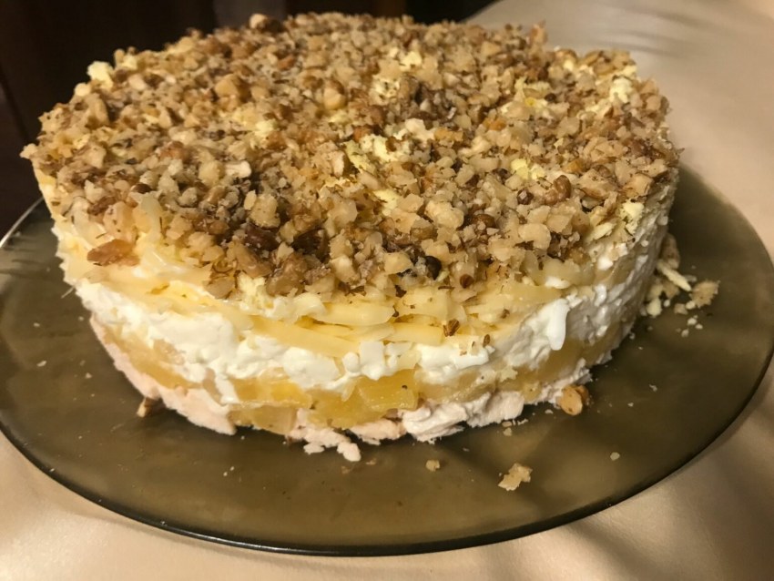 Слоеный салат с ананасами