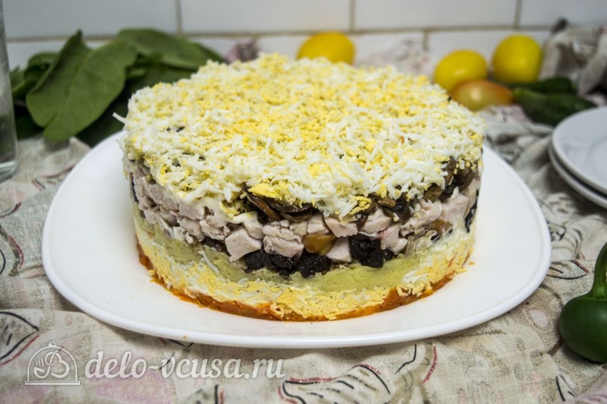 Салат с печенью и черносливом