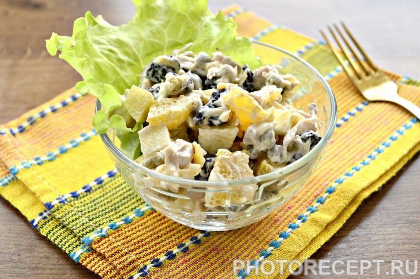 Салат с ананасом и грецким орехом