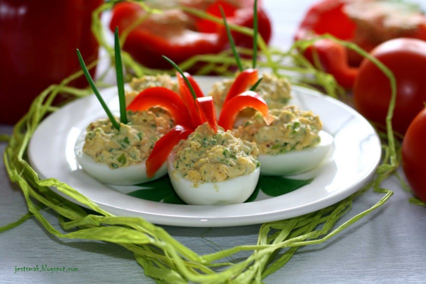 Яйца фаршированные луком