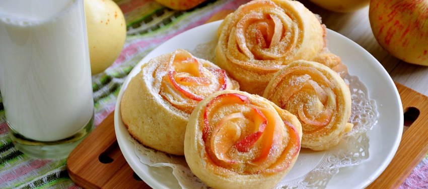 Сдобные булочки с яблоками