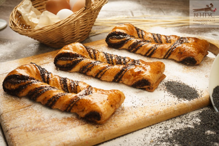Булочка с маком