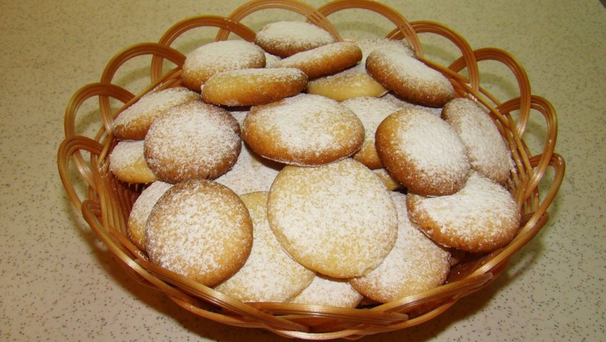 Песочное печенье с сахаром в форме колец