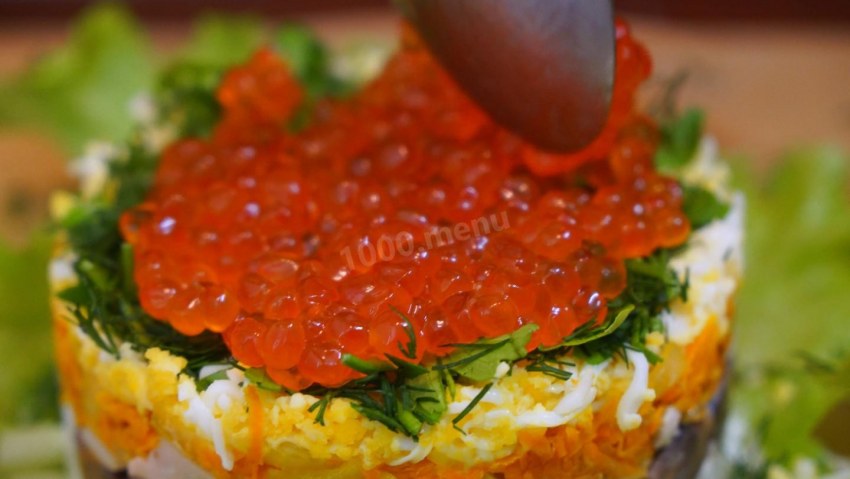 Салат Адмиральский с кальмарами и красной икрой